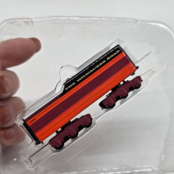 Lionel Hiawatha Tender Train Ornament Hallmark Keepsake 2014 Red & Black - Picture 2 of 12